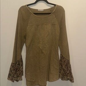 Tparty 90s bell sleeve top